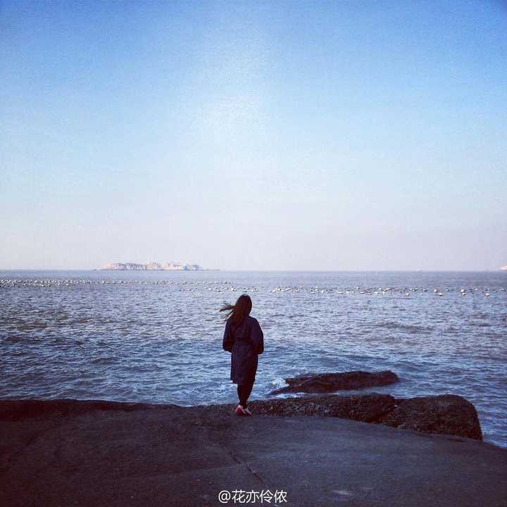 一个人孤单看海.