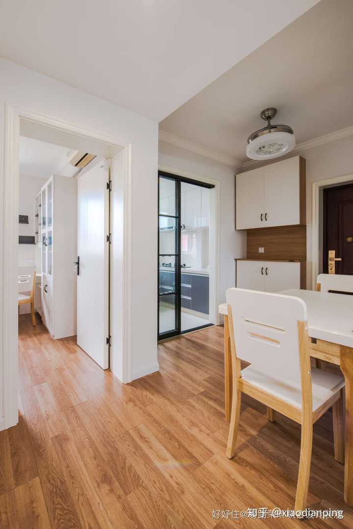 客厅暗怎么装修?