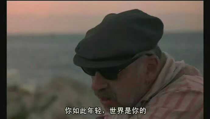 有哪些一句话电影台词背景做朋友圈背景图?