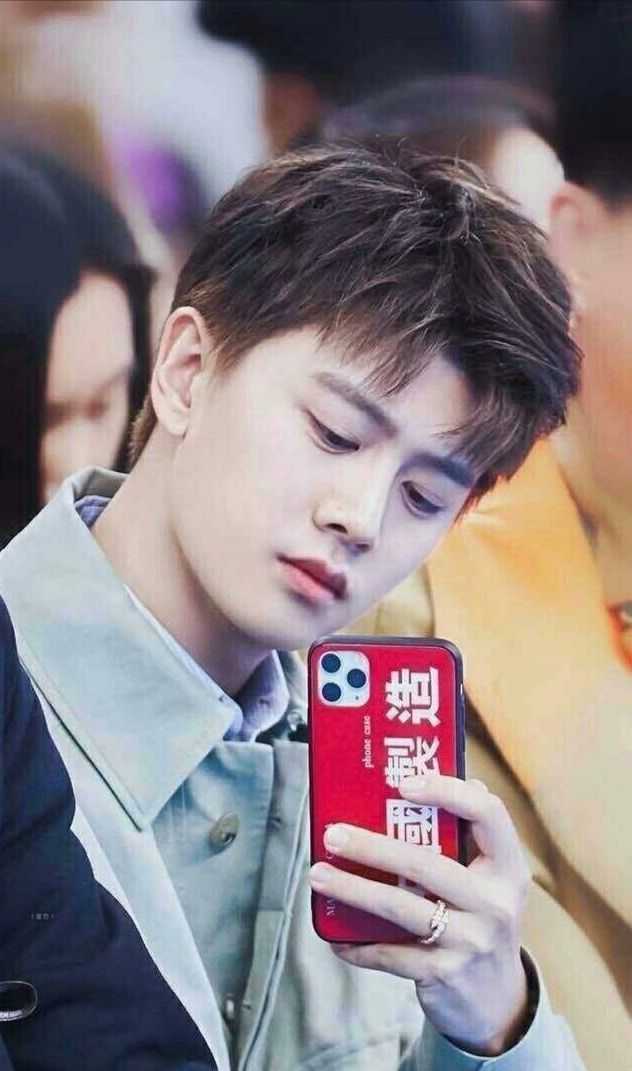 可以分享下任嘉伦的神仙照片吗,谢谢啦(ps:因锦衣之下