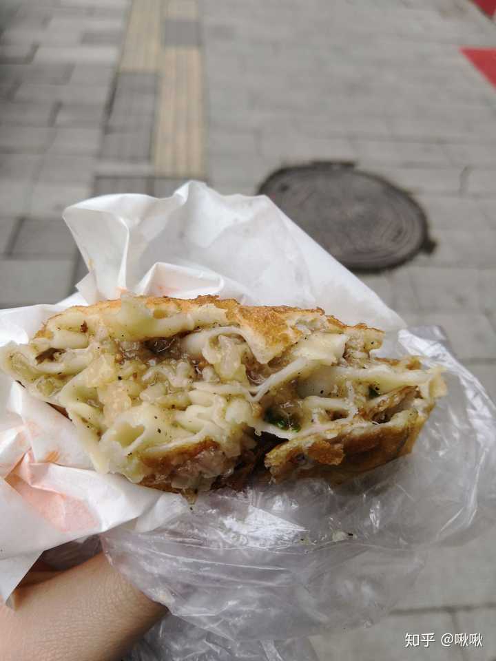 附一张粮道街的油饼包烧卖,排队排死我了