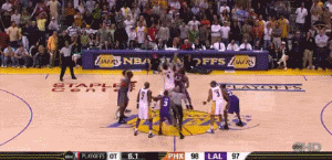 太阳5 分,斯马什-帕克先是命中一记三分,紧接着迅速抢断了纳什,送科比