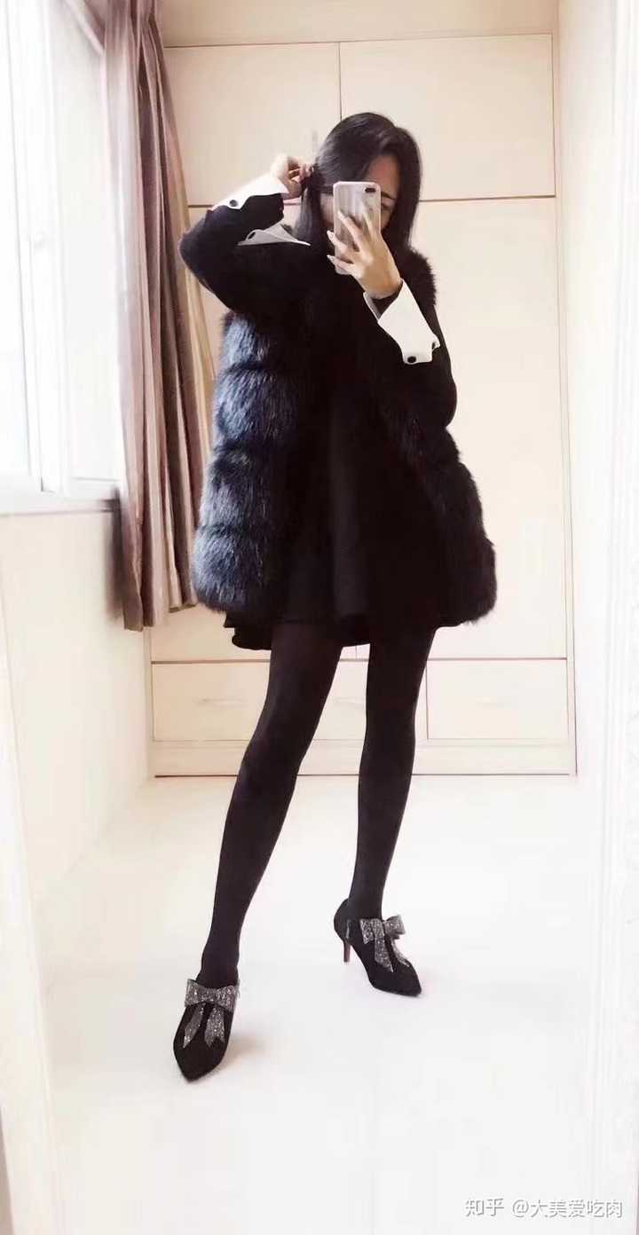 女生 穿丝袜好看 还是光腿好看 是由什么决定的?