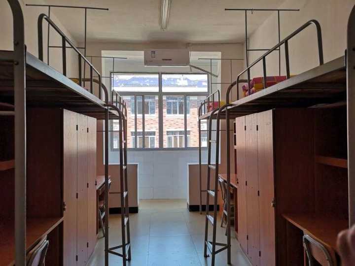 湖南科技大学的宿舍条件如何?校区内有哪些生活设施?