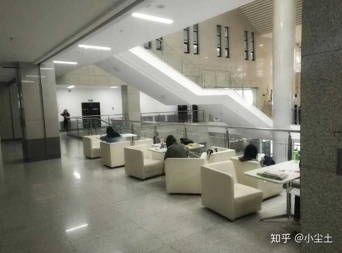 兰州大学的图书馆或教室环境如何?是否适合上自习?