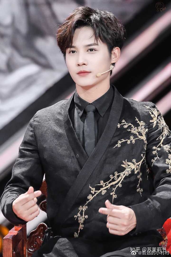 圈>演员>男演员>内地男明星>2019影视综盘点>2020年哪个男演员会火?