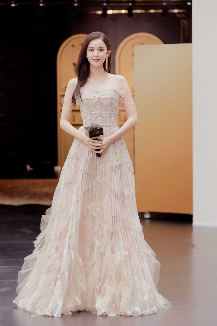 迪丽热巴,古力娜扎,佟丽娅,三个新疆美女,光看颜值,你