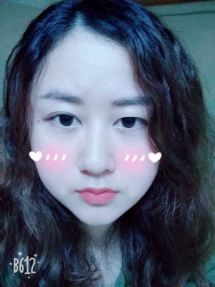 鼻头超级肉 以至于别人都不觉得我鼻梁有多高 原谅我眼睛一只外双