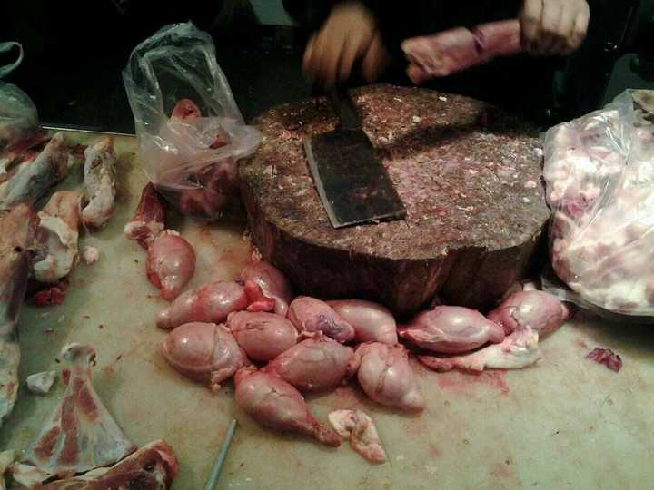 而我又比较喜欢吃肉,值得高兴的是,就是公羊被骟,断了烦恼根.