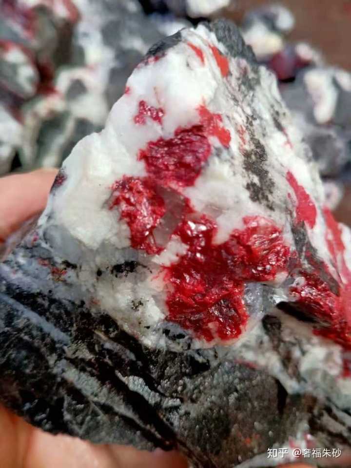 朱砂原石手串可以长期佩戴吗?朱砂粉压制的手串可以长期佩戴吗?
