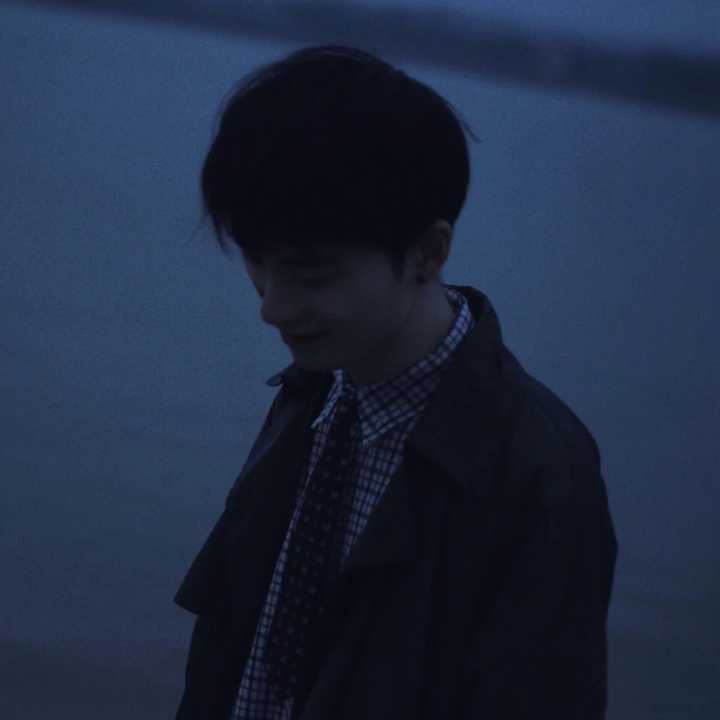 qq头像:背影 传说 仙人 星空 帅符合江湖传说这个qq名
