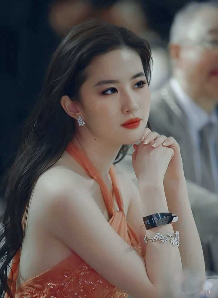 刘亦菲的美体现在哪些方面?(看描述)?