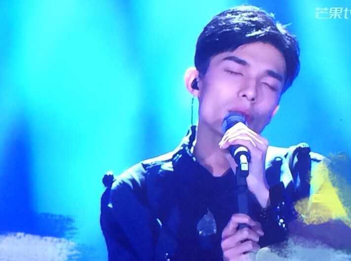 如何评价2017年快乐男声黄榕生?