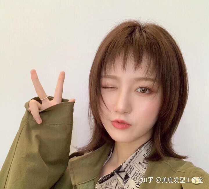 脸短,额头窄的女生 要留什么发型好呢?