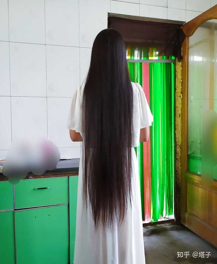 小姐姐们长发及腰的照片可以分享一下吗,激励自己留长头发()?