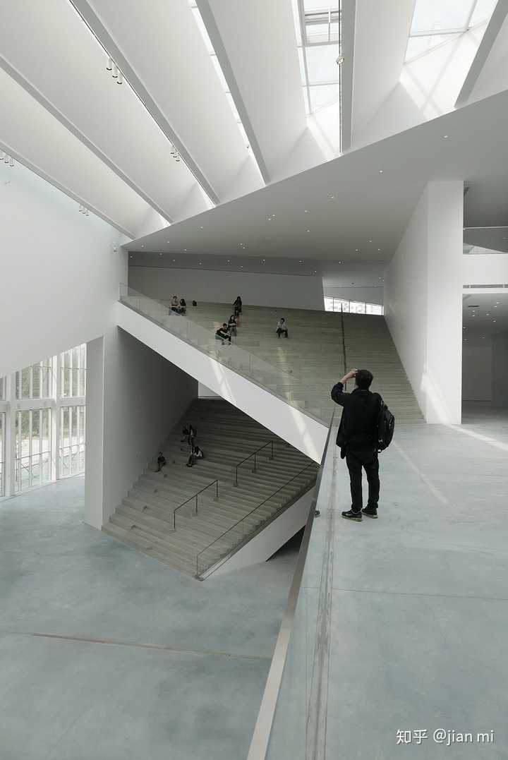 如何看待安藤忠雄设计的上海国际设计中心被评为第九届中国十大丑陋