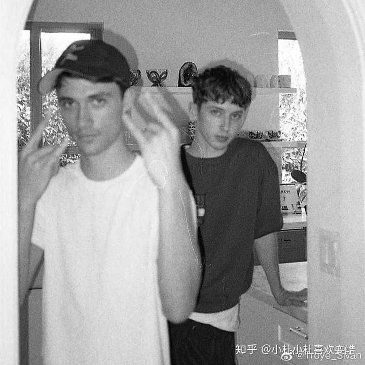 一个男生用戳爷当头像是不是gay?