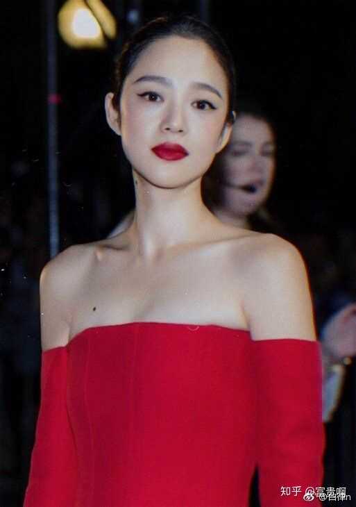 然后又刷微博看到周韵的嘉人封面,美到我痛哭! 我来加图了!