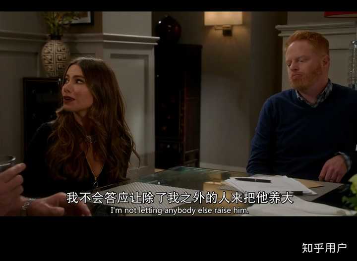 《摩登家庭》(modern family)中有哪些细思极恐的细节