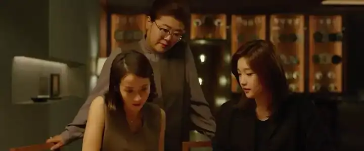 如何评价奉俊昊导演的电影《寄生虫》?