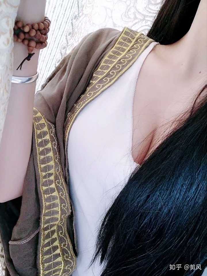 胸大怎么搭配衣服?