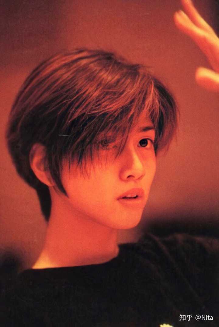 最好看必须是 内田有纪!另外 中森明菜也特别好看!