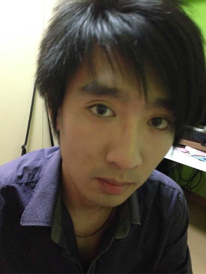 我老头子三十岁的时候,年轻的时候绝对帅哥