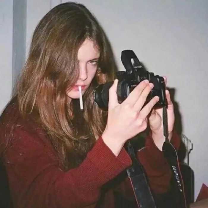 有没有那种性冷淡风又有点a的壁纸或者女生头像?