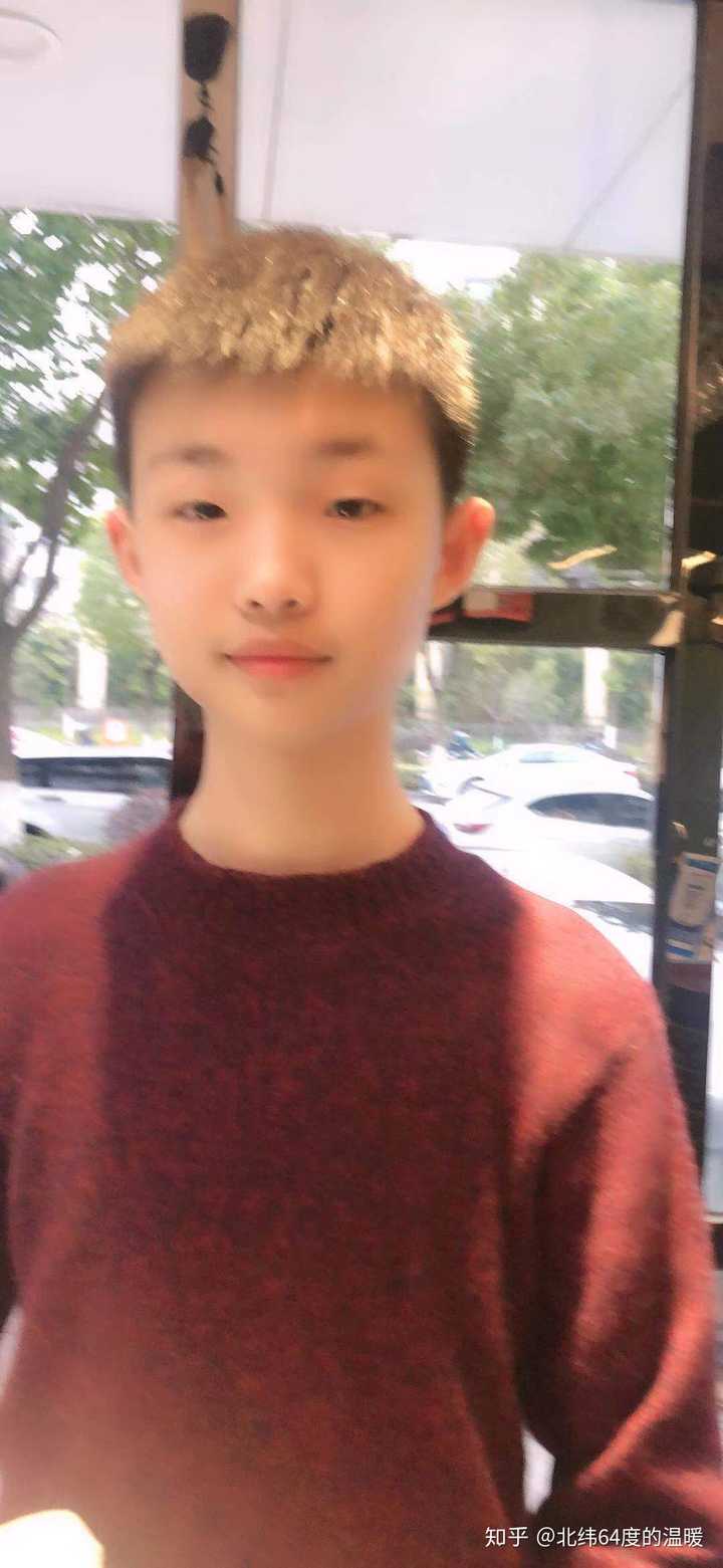 今年13岁初二,已经比我高了173 吧 眼睛好小哈哈哈像李荣浩
