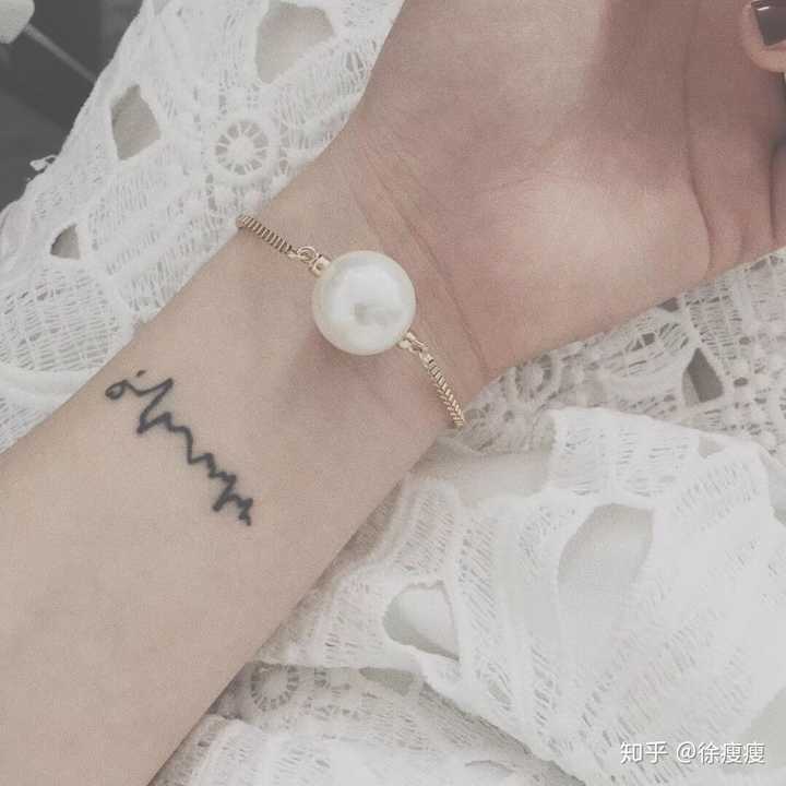 这是人生第一个纹身心电图,那时候失恋了想去把以前不会去做的事去做