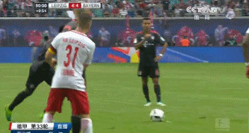 话说我们的粑哥好几年了,任意球各种被扑,花式打飞,这次还头铁要上