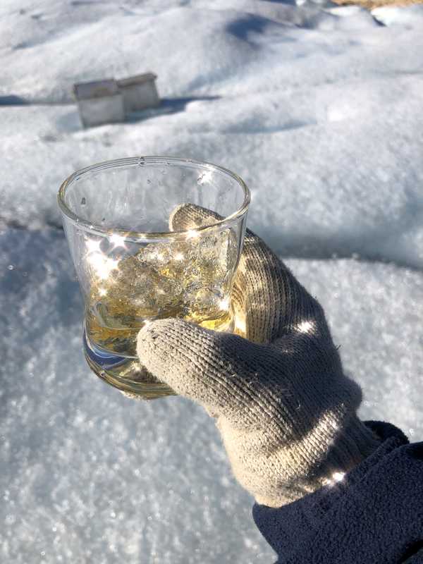 在冰川上喝威士忌,虽然我不喝酒,仪式感还是要有的