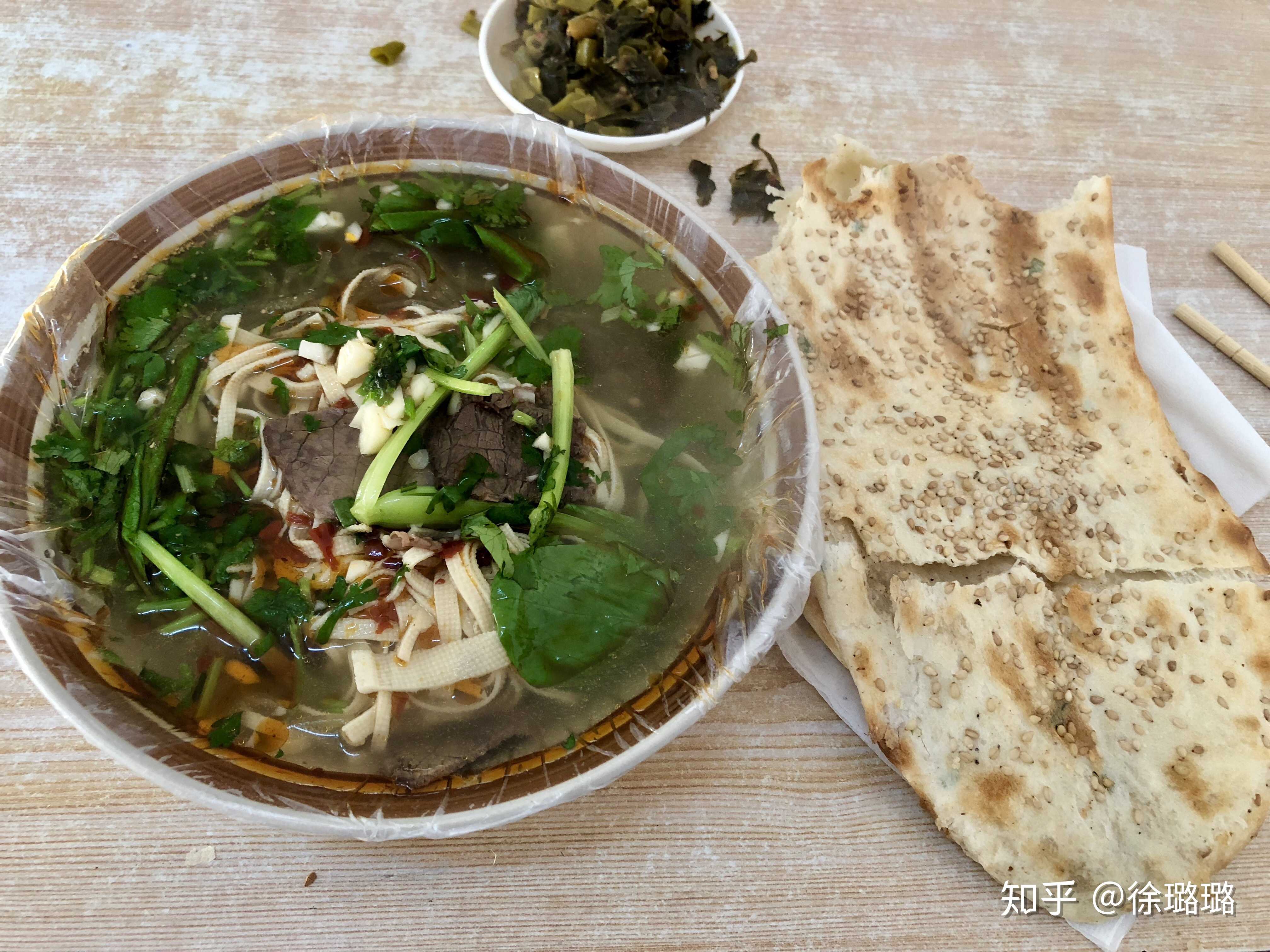 家乡美食 淮南牛肉汤和烧饼,每次回家早餐肯定要上集去吃它