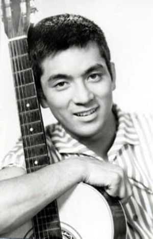 加山雄三(1937年——),日本著名创作型歌手(他作曲原唱的《旅人よ》被