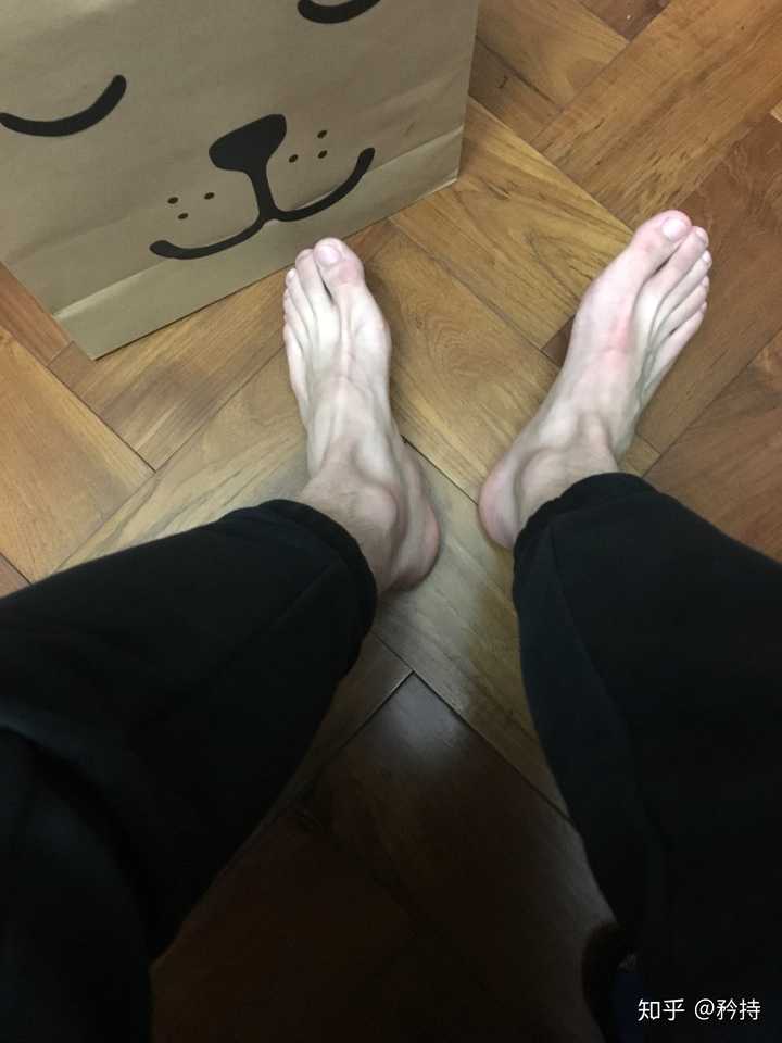 男孩子有一双好看的脚是一种什么样的体验?