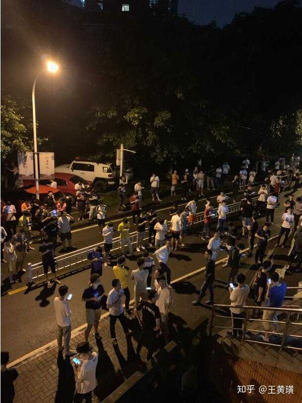 还有开房跑出来的