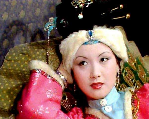 罗衣叠雪:《红楼梦》里的贵族生活——王熙凤身份与宝玉,黛玉,宝钗的