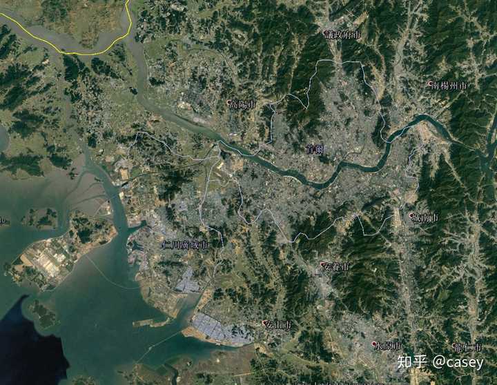 韩国首都首尔,人口一千多万,在同比例的卫星图上是这样的.