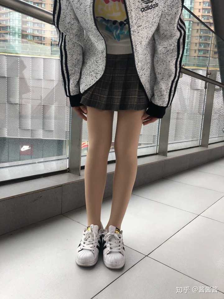 光腿神器怎么搭配衣服好看?
