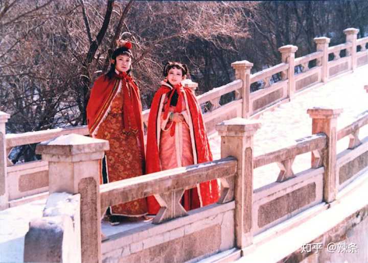 宝玉和宝琴踏雪寻梅
