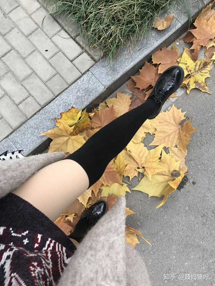 小短裙 总之  光腿神器选的对   有光腿的感觉  就是怎么穿怎么好 