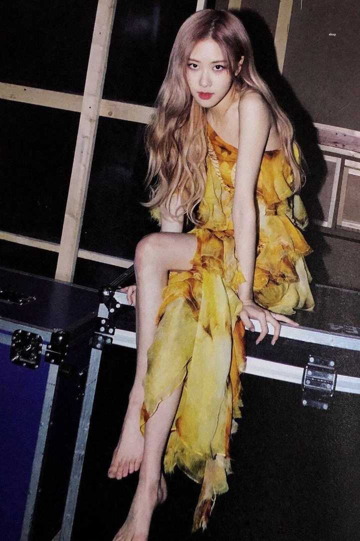 你手机相册里有哪些朴彩英rosie的照片?