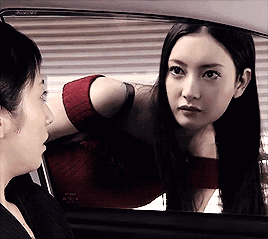 一耸肩一抬眼皮感觉下一场就要把小白兔女主按在地上摩擦.