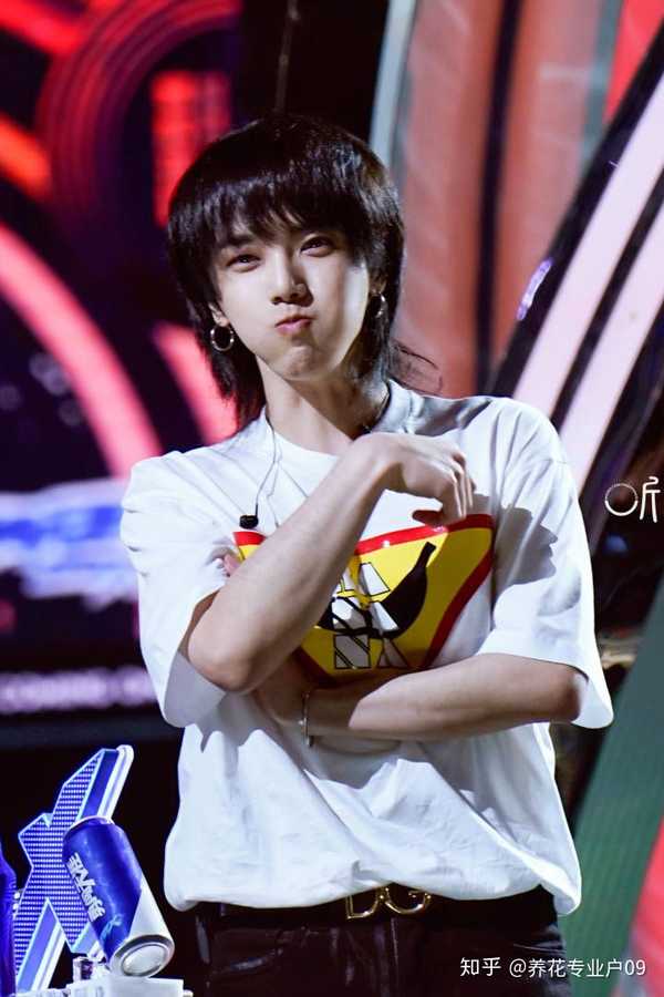 华晨宇" 不论什么形容词放在他身上都很片面,所以有了hcy48甚至hcy148