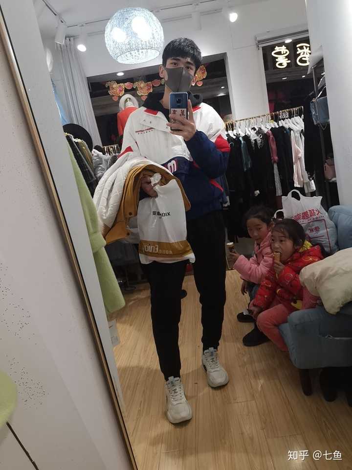 你的帅哥男朋友是在哪里找的?