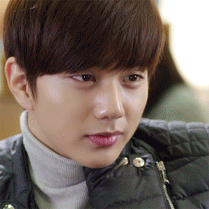 希望俞承豪继续加油吧～毕竟小小年纪就服完兵役,出道又早,颜值演技