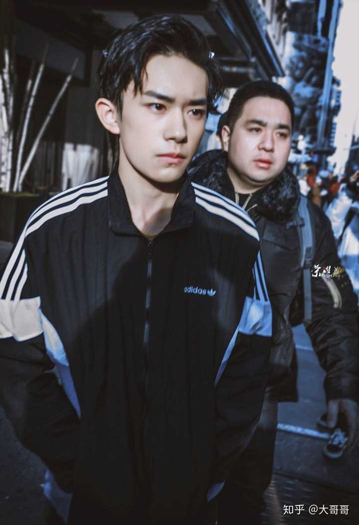 想要易烊千玺的帅照?
