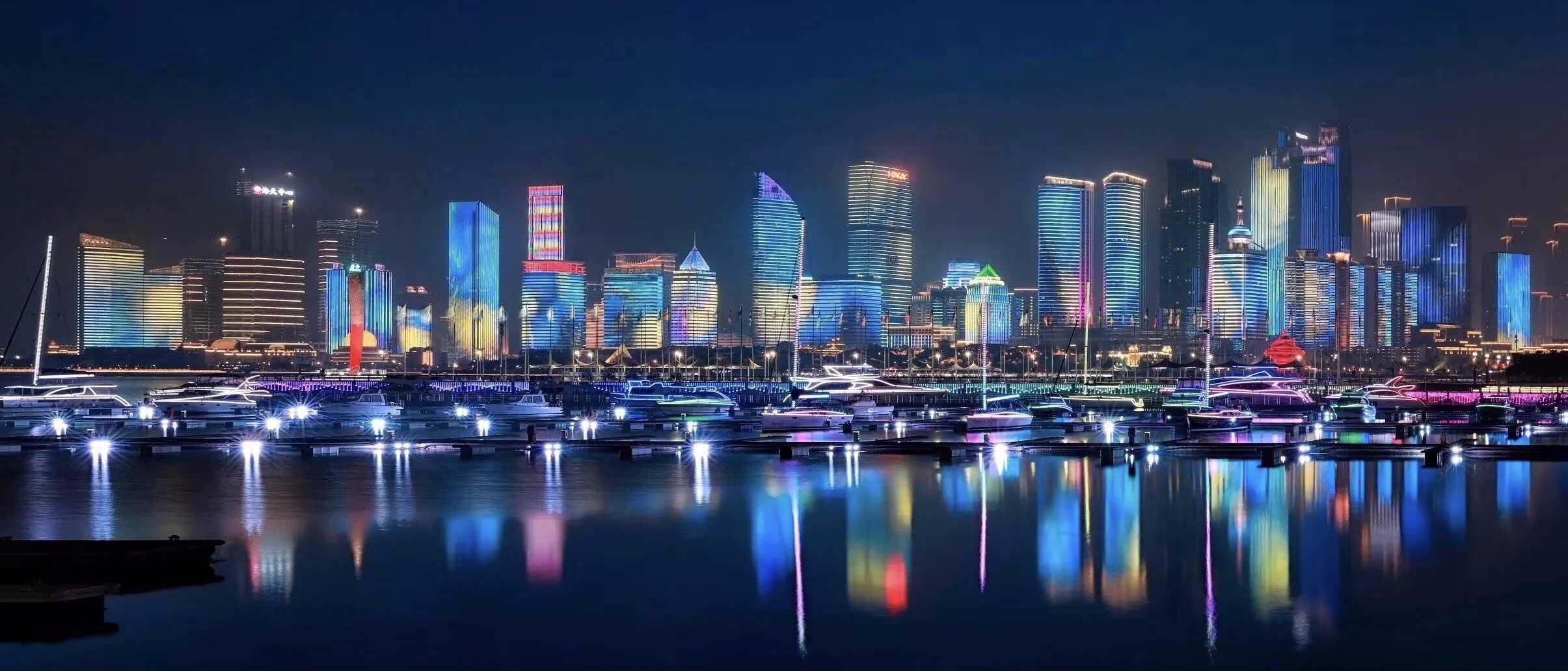 去烟台成本比较低,青岛成本比较高不过今年夏天青岛的夜景特别美