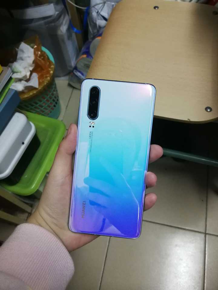 华为p30照片手机图片,华为p30图片手机图片 你会选择华为p30还是p30 pro?