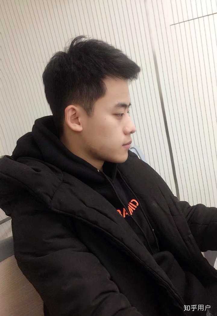 你的帅哥男朋友是在哪里找的?